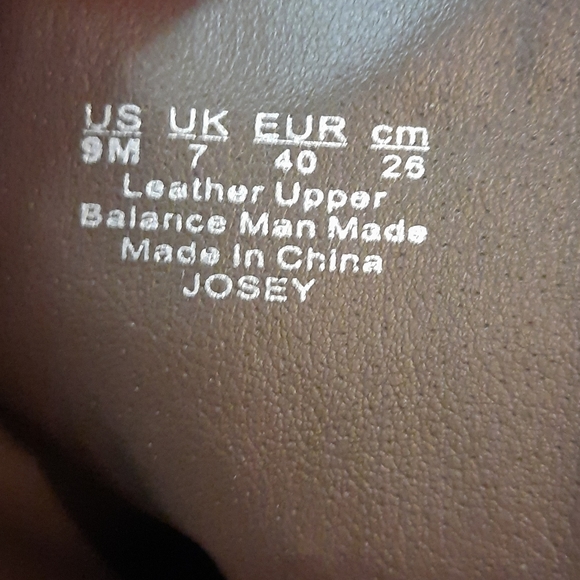 2 for $15 Naturalizer leather brown boots. - Picture 3 of 5